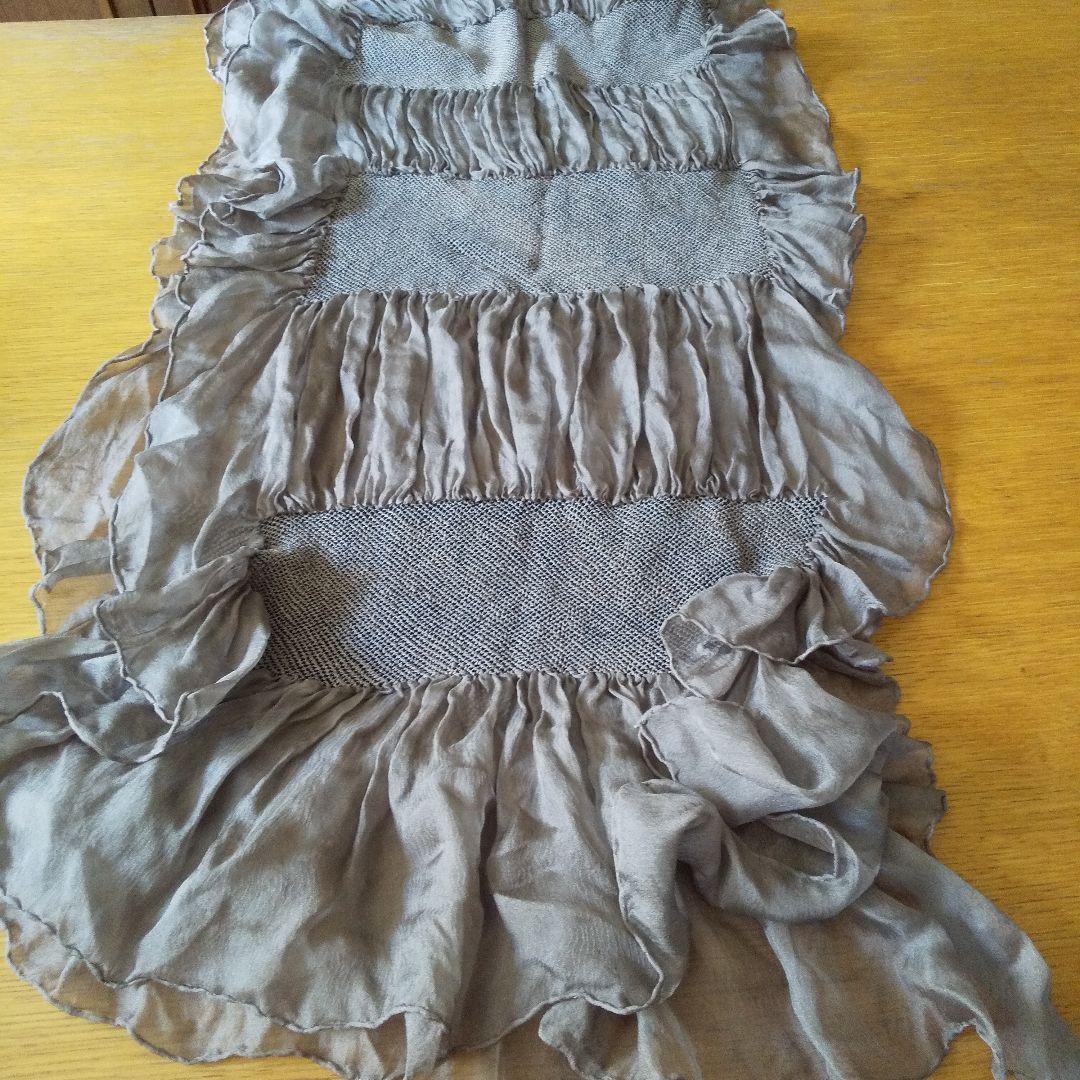 み*ろ様 京都、片山文三朗商店、グレージュの100%シルク手絞りビッグストール Botto Giuseppe カシミアシルクストール 140×140cm — LISETTE