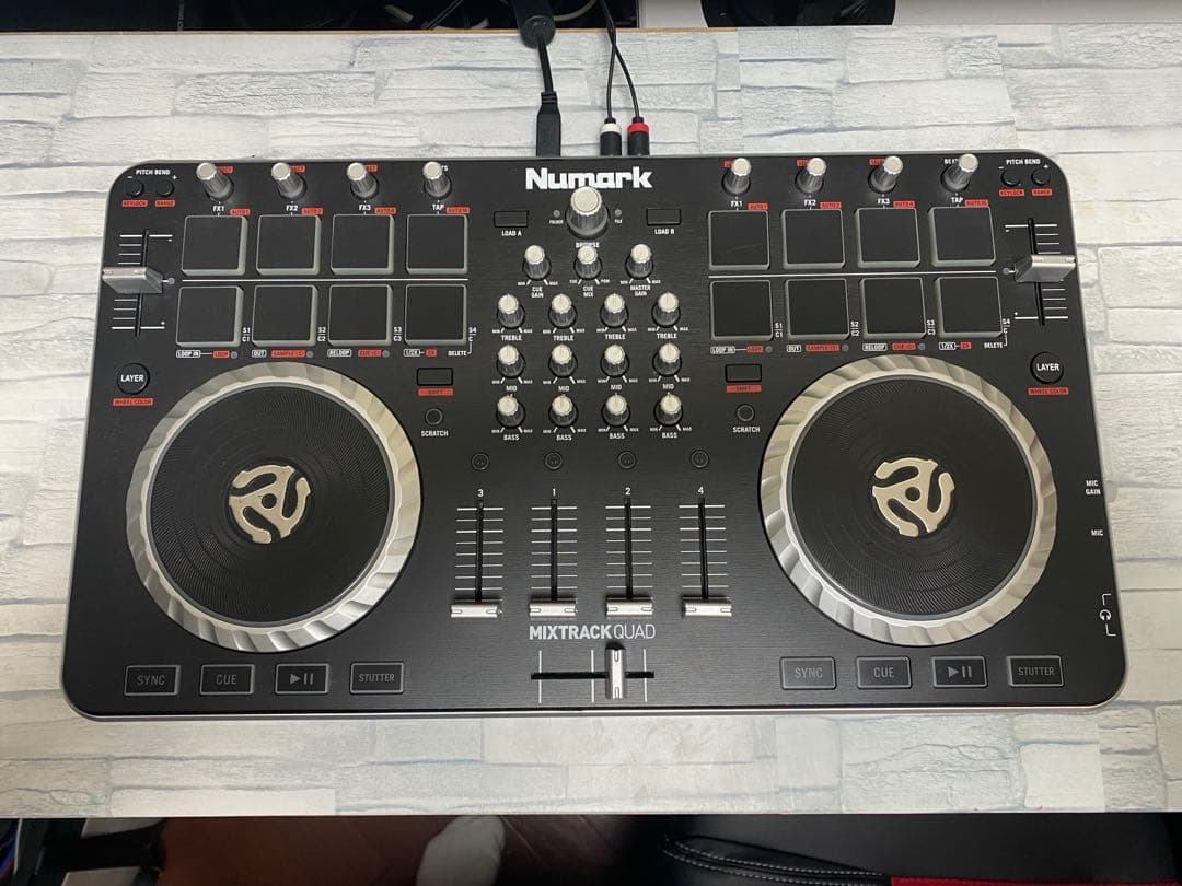 DJ機材 Numark MIXTRACK QUAD Numark Mixtrack Quad DJ Controller | Guitar Center