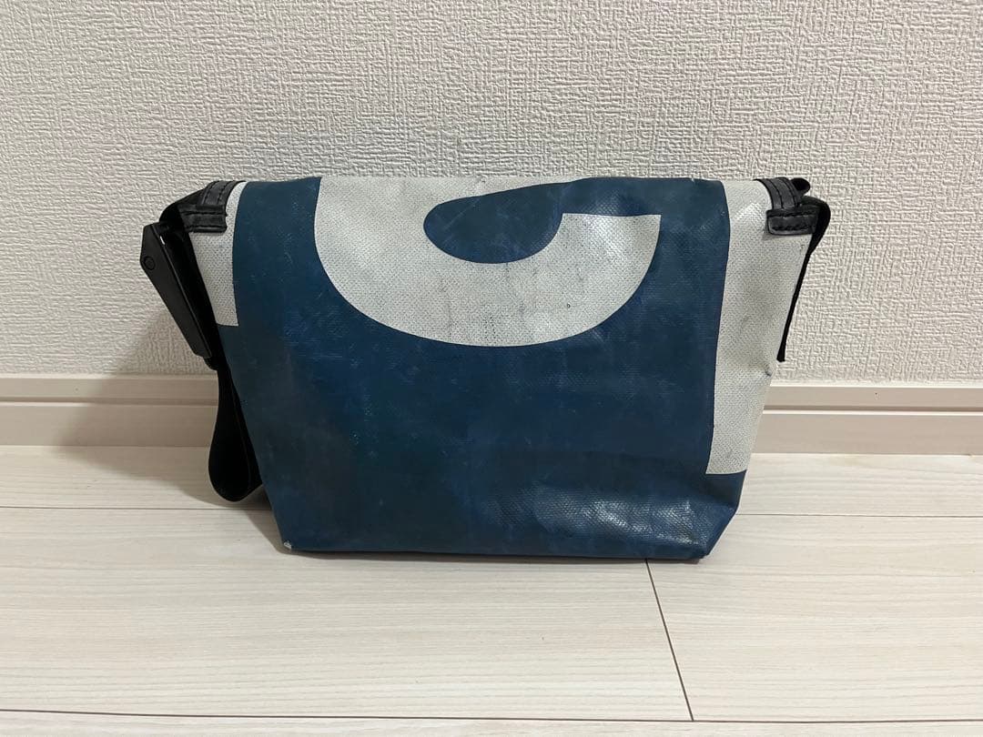 初期】FREITAG メッセンジャーバッグ 青/白 - メルカリ