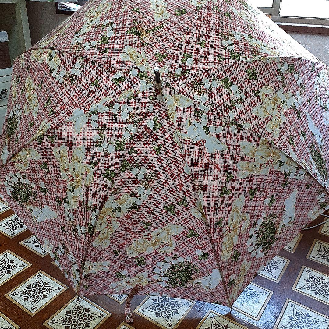 ウサギと花の折りたたみ傘 Wpc.“まるでペット”ぬいぐるみ風の折り畳み傘「ペトラ」が復刻、花柄