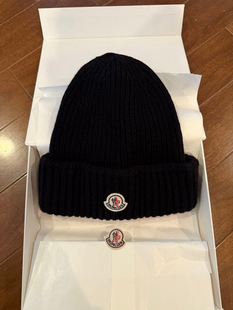 モンクレール ビーニーネイビーロゴパッチ付き(BERRETTOニット帽【未使用】 MONCLER（モンクレール） 【並行輸入品】モンクレール ニットキャップ