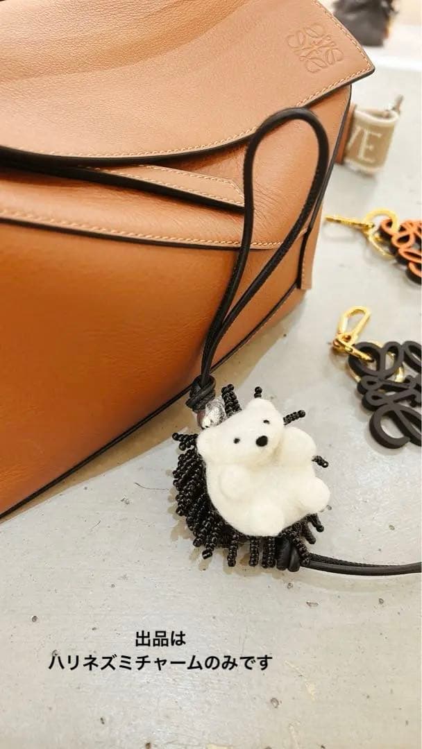 LOEWE ハリネズミチャーム 未使用 銀座三越購入の通販はau PAY