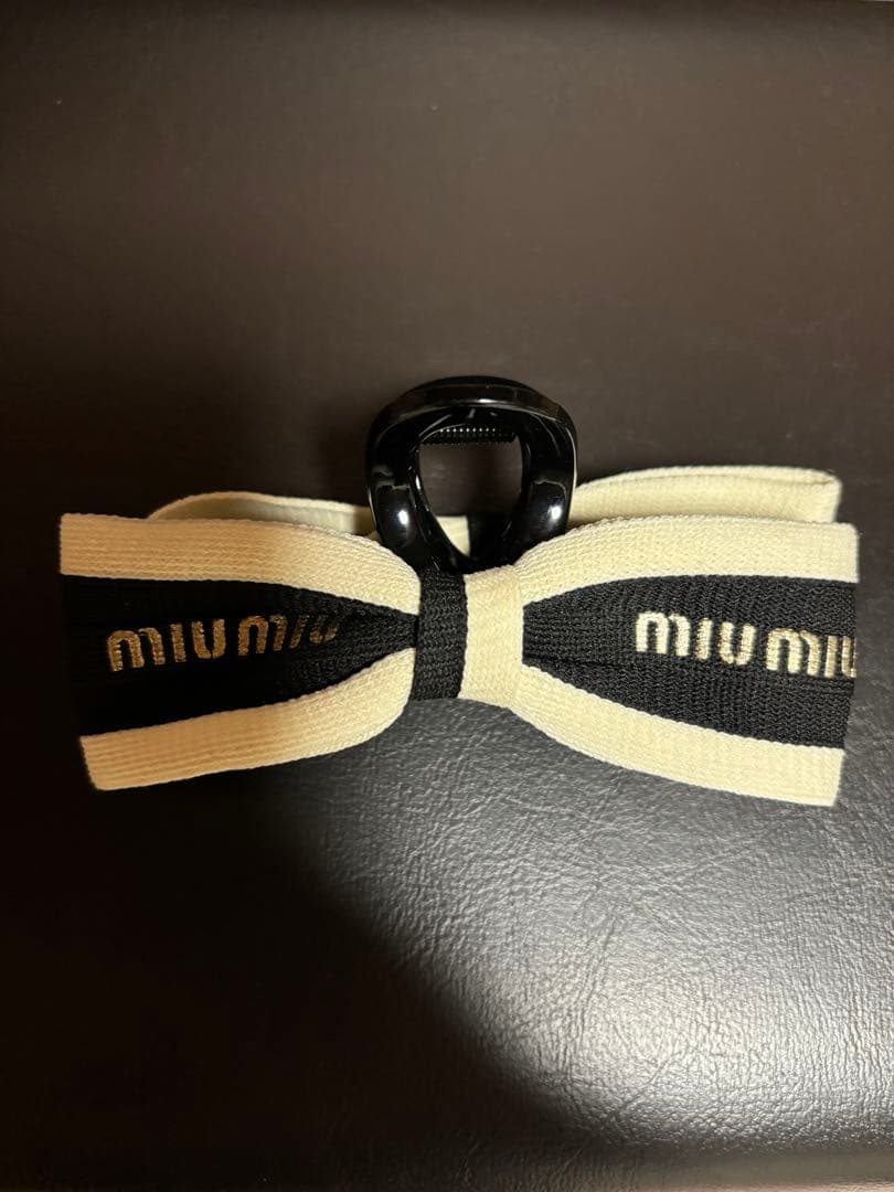 MIU MIU リボン型ヘアアクセサリー 長めリボンが華やか《Miu Miu》リボンヘアアクセ (MiuMiu/ヘア