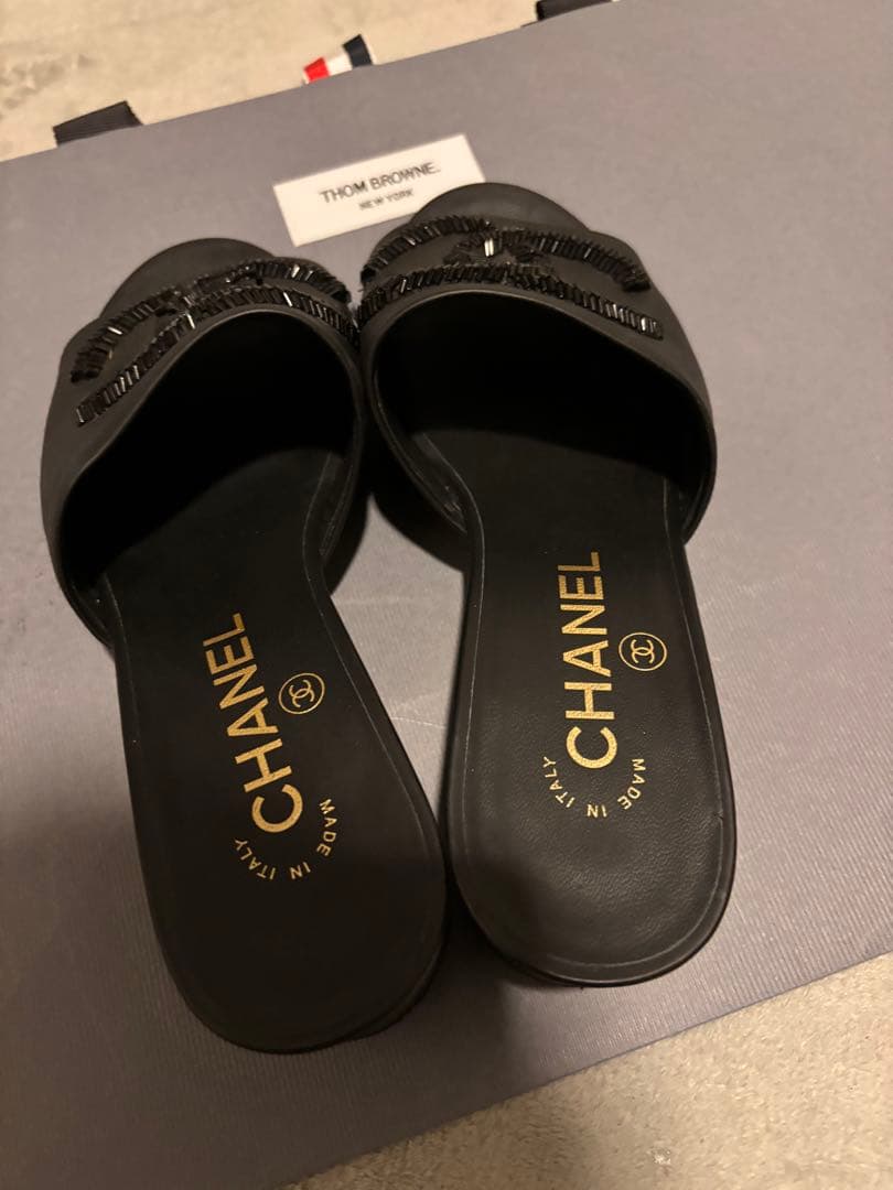 良品】19年新作CHANEL ココマークミュールサンダルブラック22cm