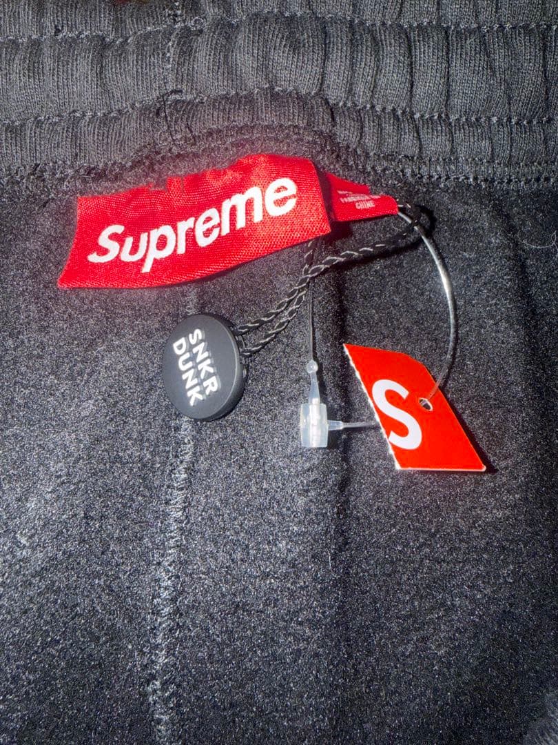 シュプリーム サテンアップリケスウエットパンツ （25FW） \"ブラッグ\"