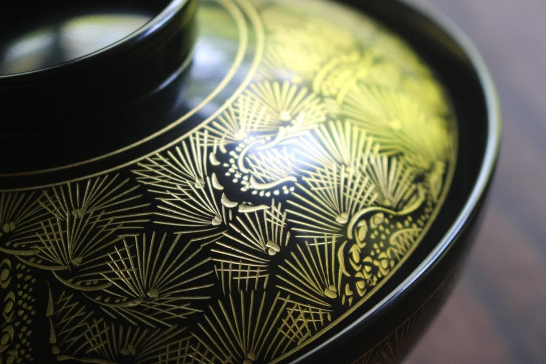 デッドストック！端正な黒漆に極上松葉沈金の映えるお椀2点（検輪島塗