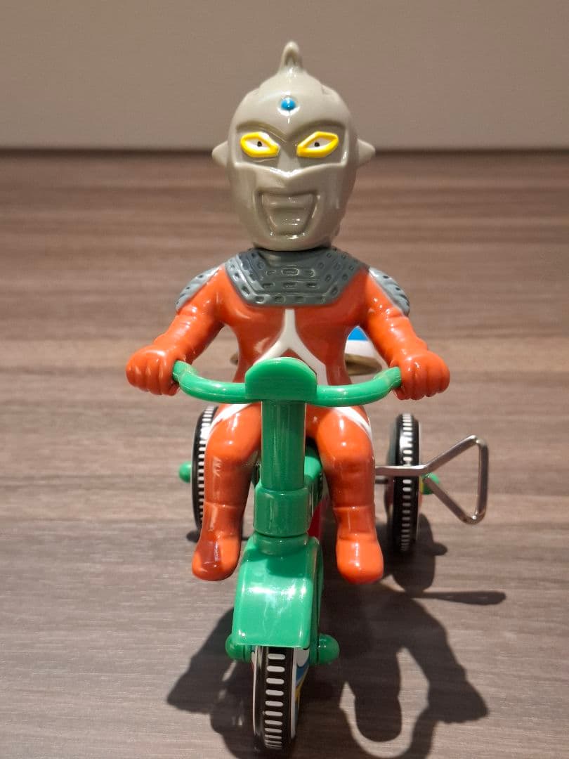 匿名配送】ウルトラセブン三輪車 M1号 ミドルサイズ ソフビ - メルカリ