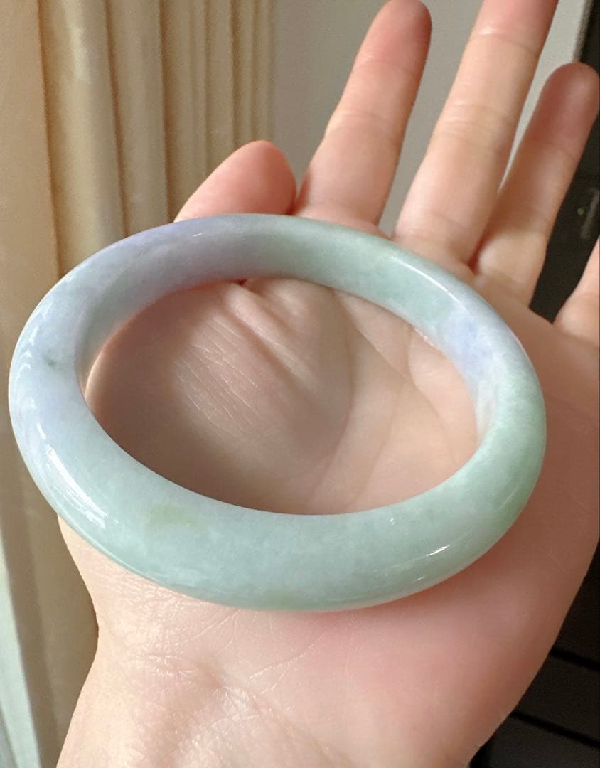 紫と薄いグリーンのグラデーション翡翠ヒスイバングル - メルカリ