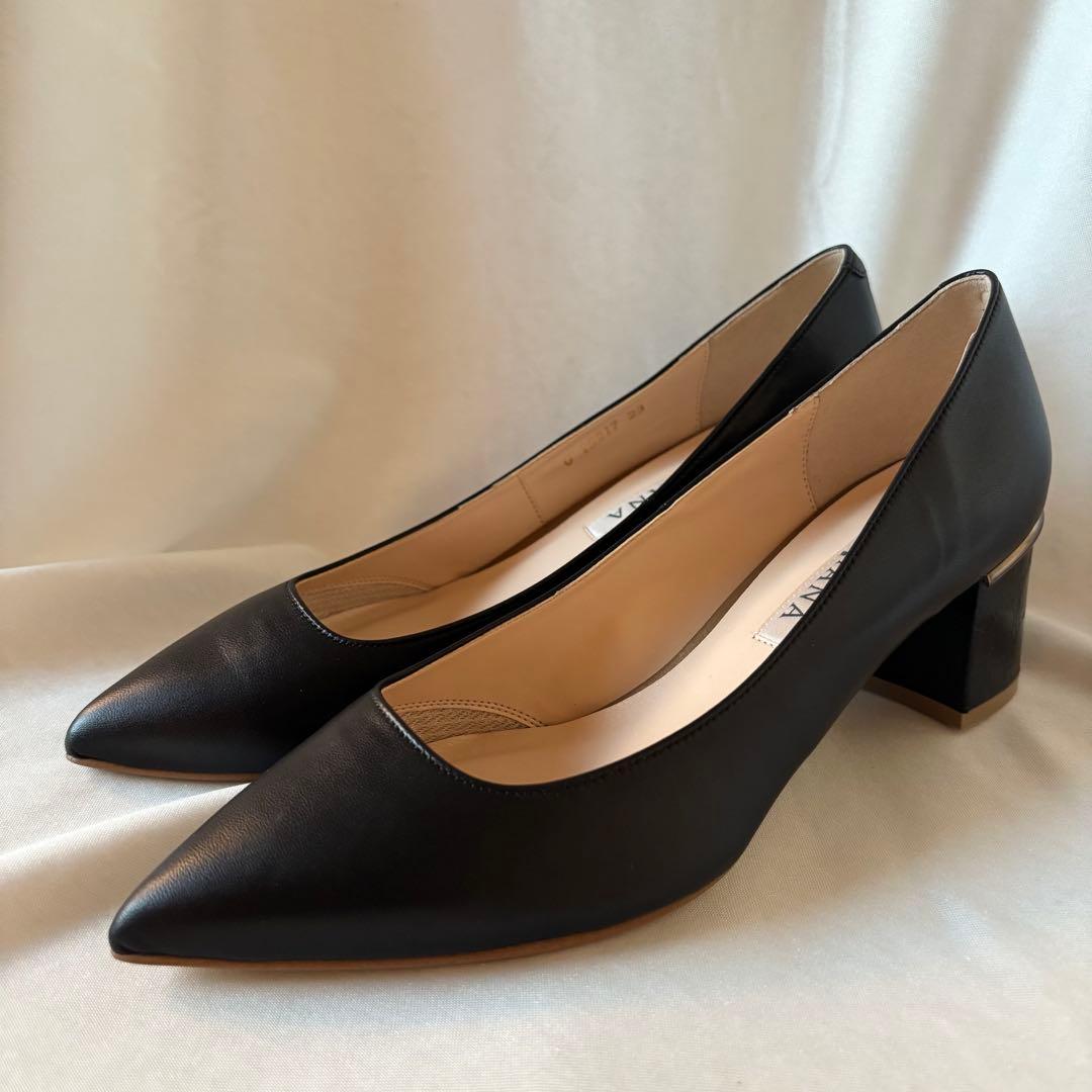 未使用級☆DIANA ブラックレザーポインテッドトゥブロックヒール