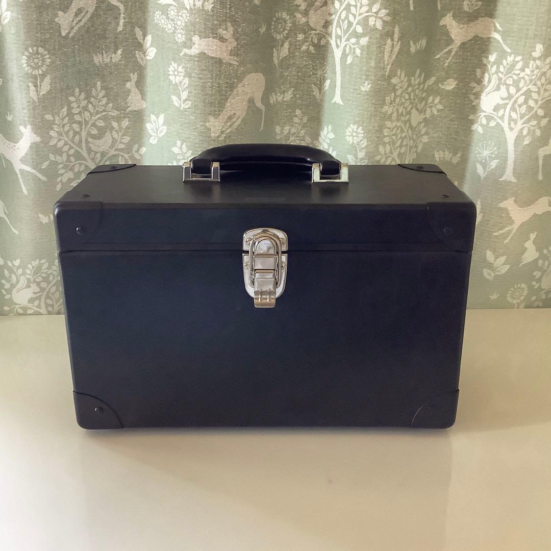 shu uemuraメイクボックス(黒)化粧ポーチ大32㎝ - メルカリ