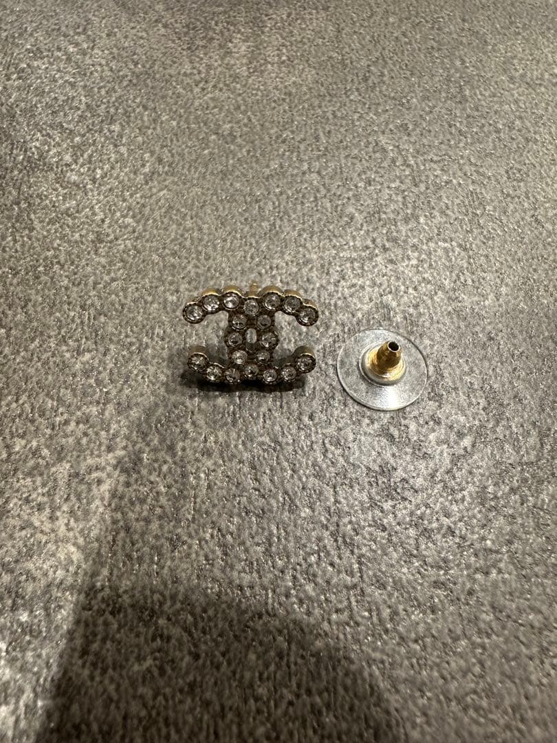 CHANEL CCロゴ ピアス(片耳用)の通販はau PAY マーケット - 輸入雑貨の