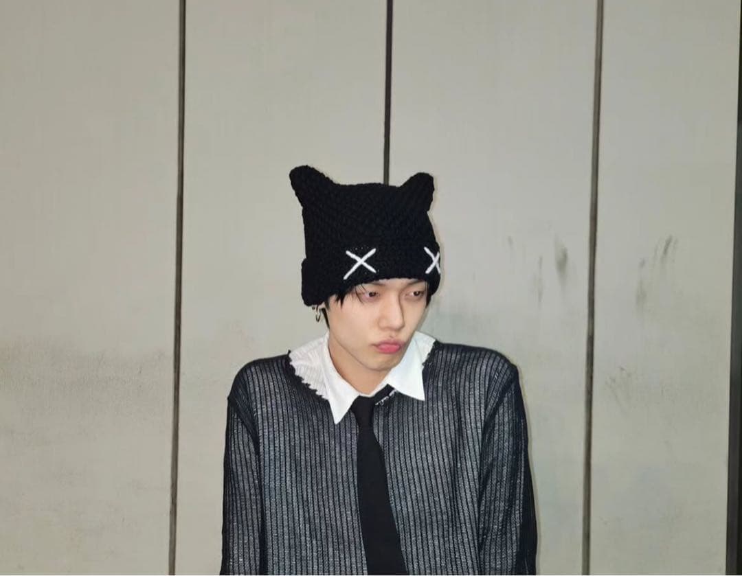txt yeonjun 着用 猫耳付き黒ニット帽 - メルカリ
