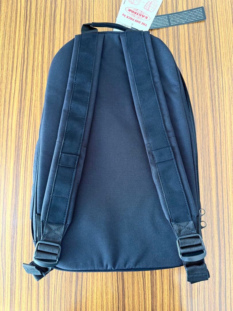 バッグ THE DAY PACK by EASTPAK BLACK 20.5L