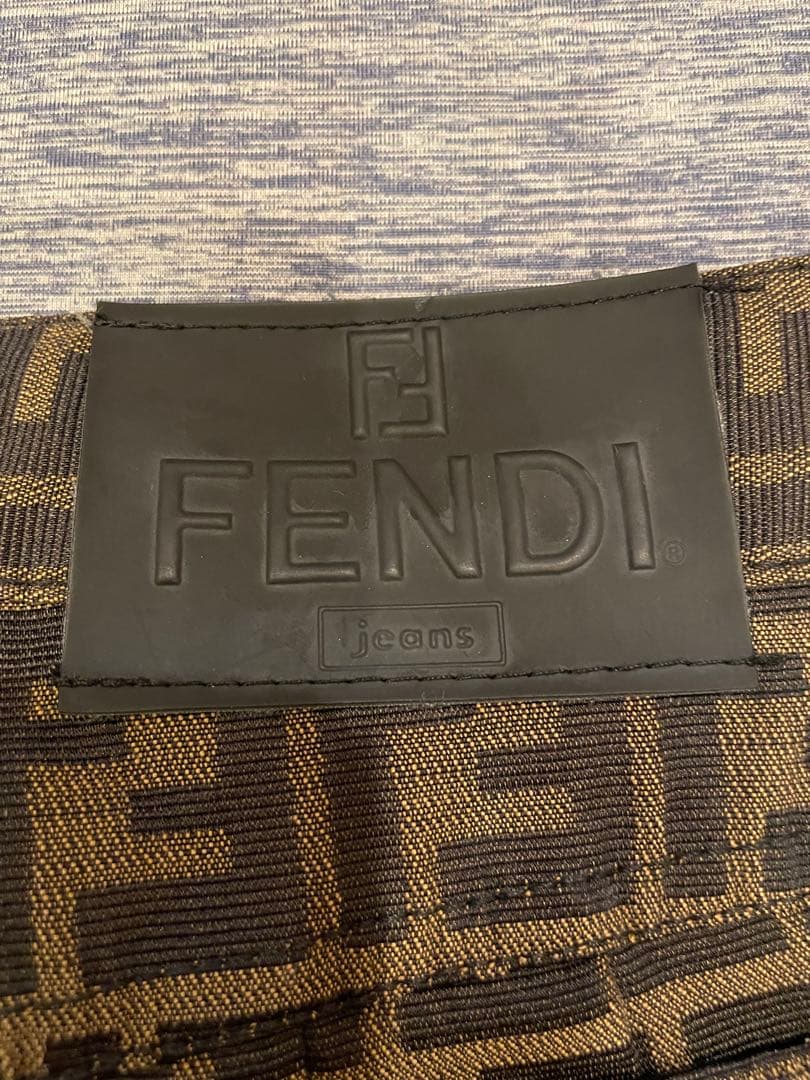 Fendi jeans カジュアルパンツ - メルカリ