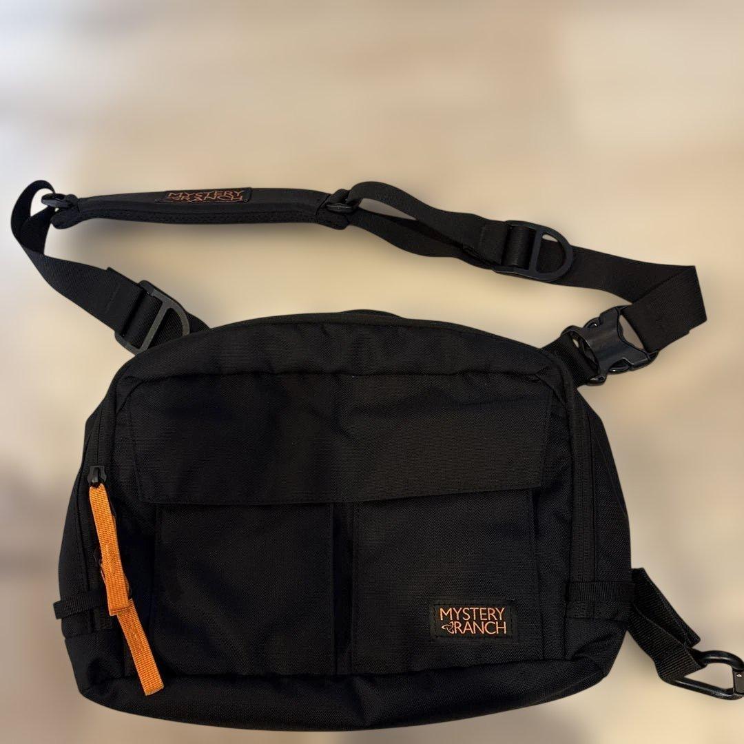 MYSTERY RANCH ブラック ショルダーバッグ MYSTERY RANCH（ミステリーランチ） インディー ショルダーバッグ 10.5
