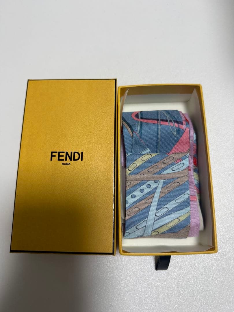FENDI シルクスカーフ マルチカラー 極美品 FENDI スカーフ シルク 民族風 マルチカラー 大判 - メルカリ