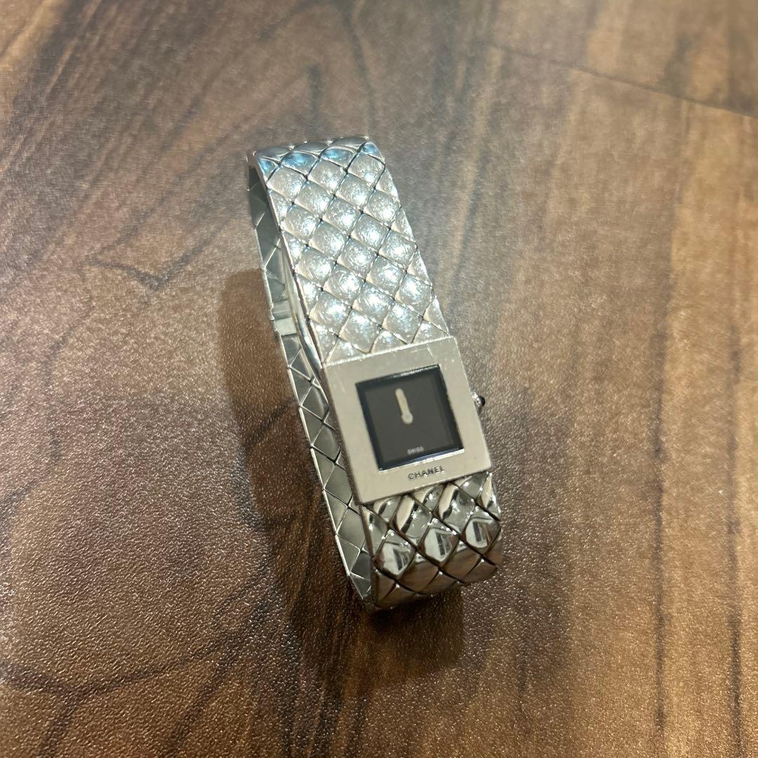 CHANEL シルバー クォーツ時計　マトラッセ CHANEL マトラッセ H0009 クオーツ 腕時計 黒文字盤 シルバー SS