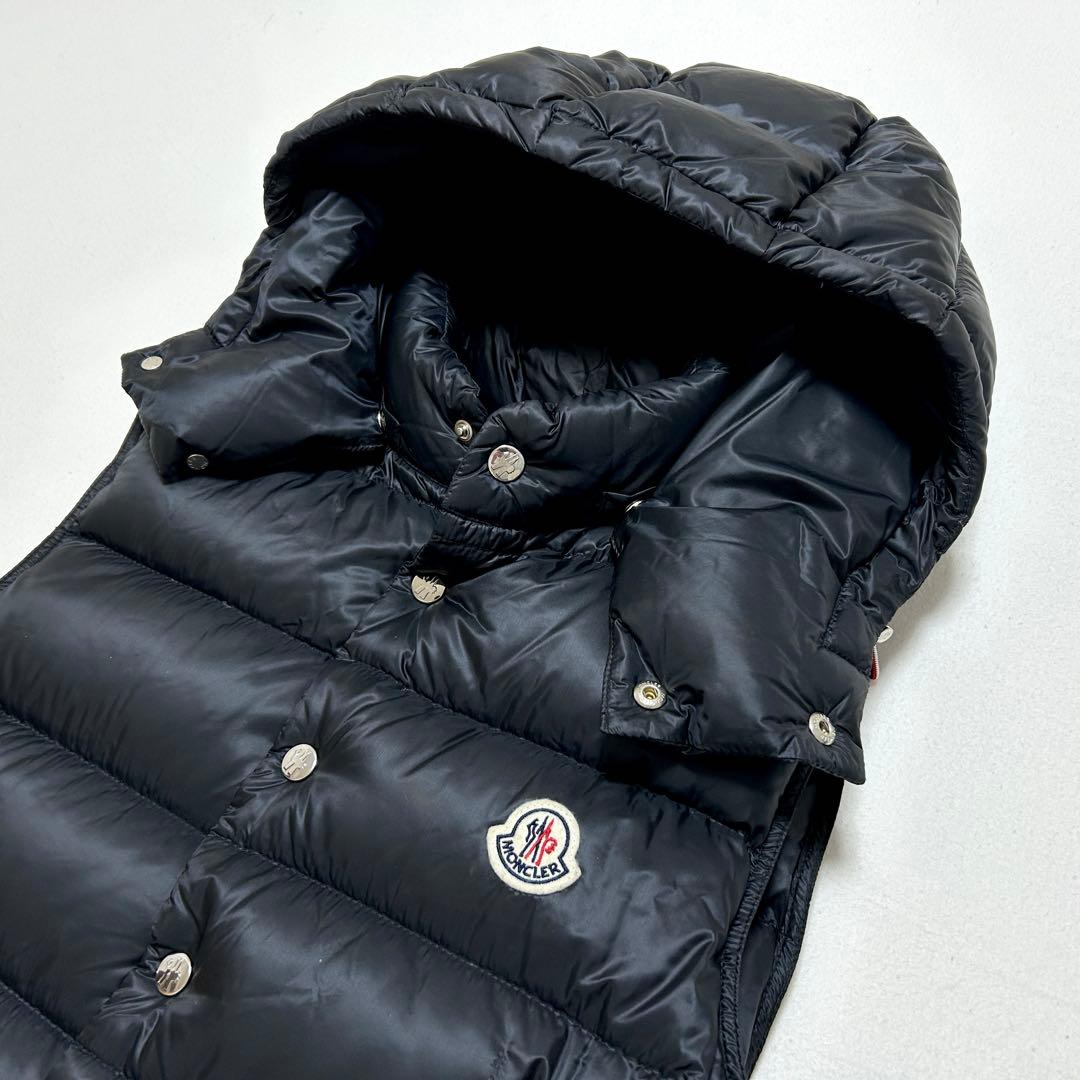 t*s様 極美品 MONCLER BILLECART ダウンベスト フード付き - メルカリ
