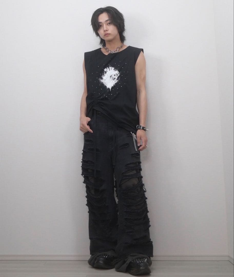 GRANCY シャーリングデザインラインストーングラフィックノースリーブ