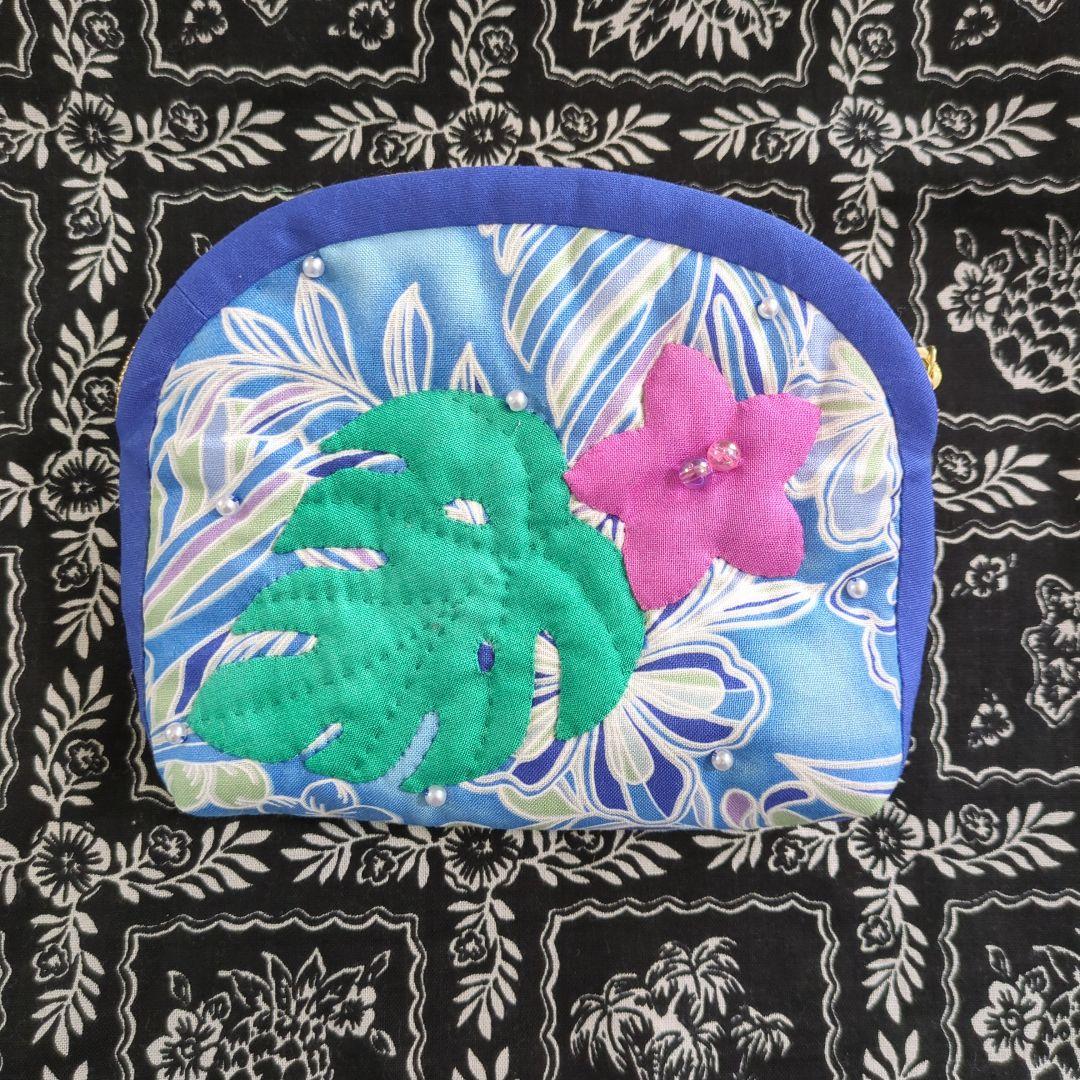 フラガール普通サイズポーチ ハワイアンキルト - メルカリ