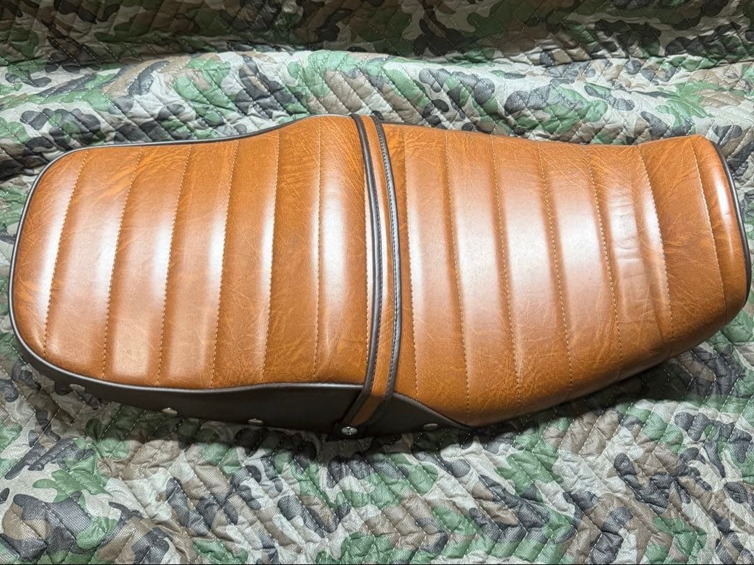 ゼファーχ　 ゼファーカイ　タックロールシート　シート Amazon | KAWASAKI カワサキ ゼファーχ レザー タックロールシート