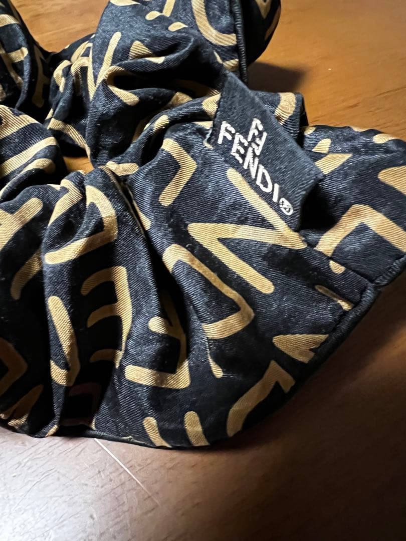 FENDI ズッカ柄FFロゴ入り シュシュ 美品 - メルカリ