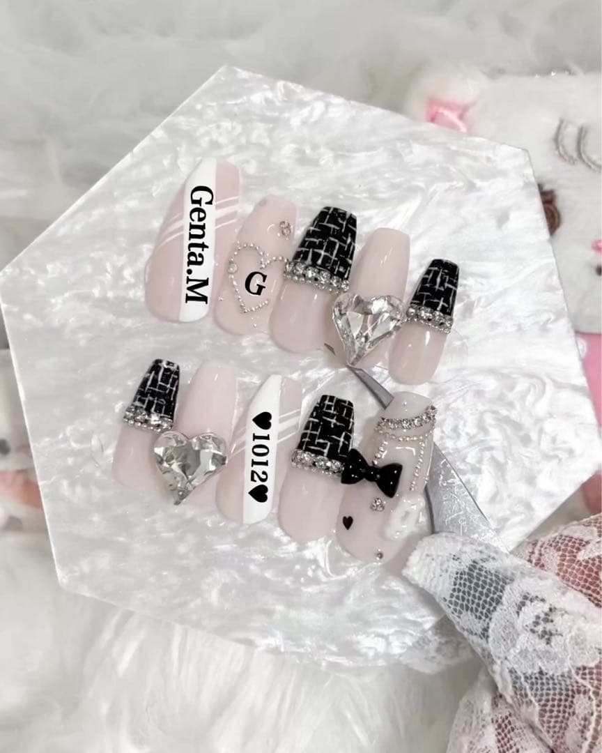 ネイルチップ 量産型 オタク 推しネイル スナ系 ツイード 冬ネイル 黒ネイル 28 ネイルチップ 量産型 韓国 ワンホン フレンチガーリー ツイード 冬