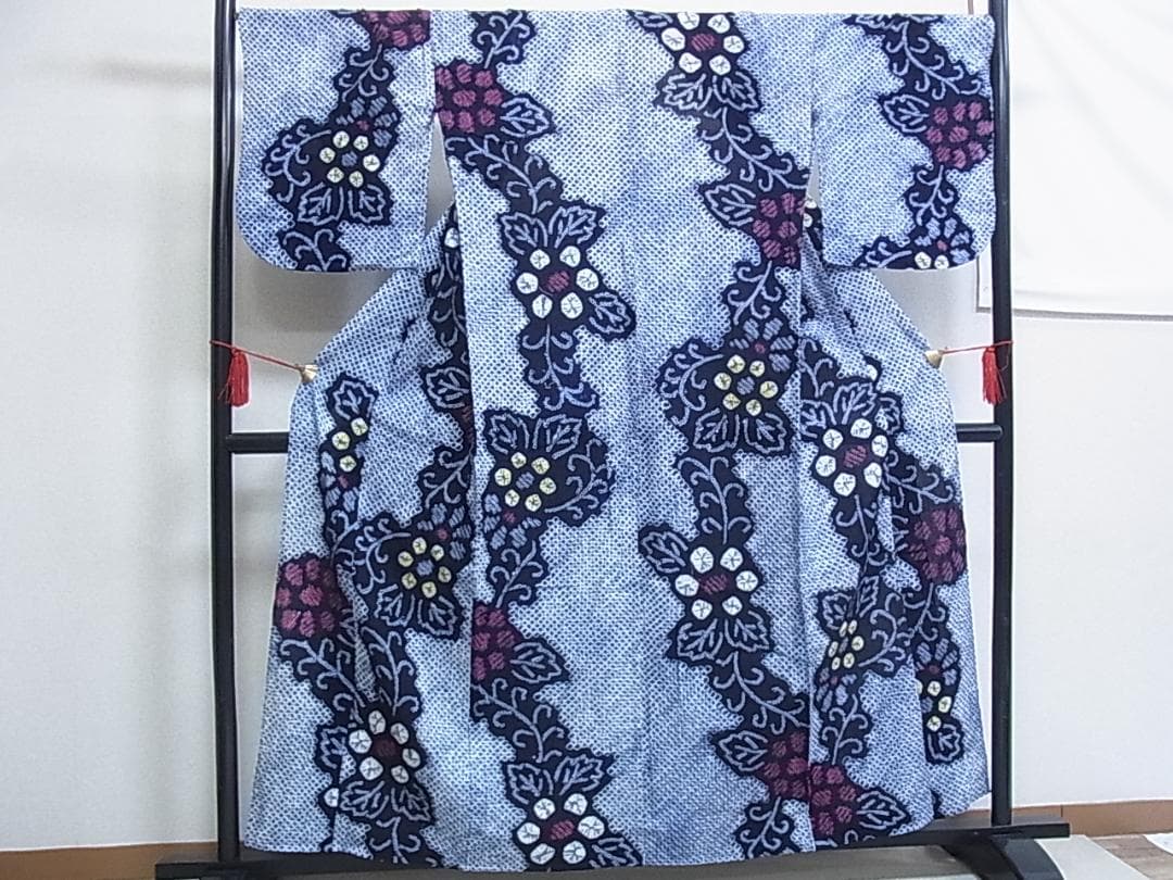 ♦︎きもの結♦︎有松鳴海絞り 浴衣 草花　綿♦︎a 有松絞り【浴衣】希少品 藤の花 綿 夏着物 有松鳴海絞り 青 白 群青色