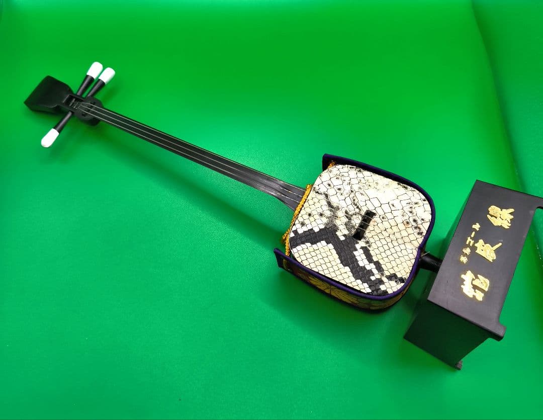 蛇皮線 三線風 オルゴール 置物 台座付 約33cm - メルカリ