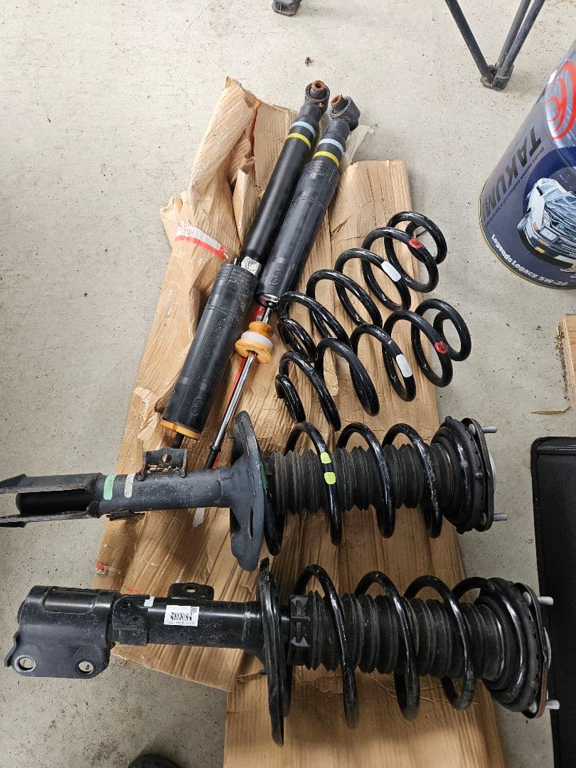 トヨタ　ノア、ヴォクシー系？サスペンション トヨタ純正 80系 ヴォクシー ノアG's用 フロント&リア サスペンション