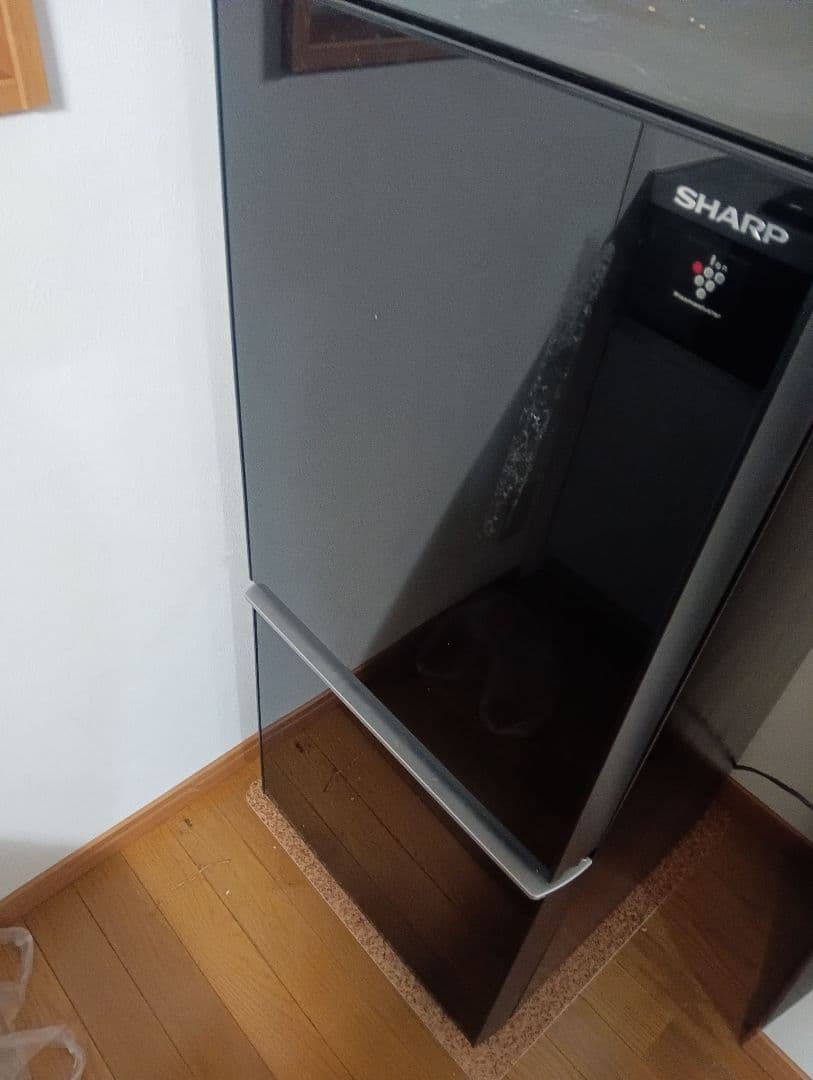 シャープ SJ-GD14F-B 冷蔵庫 ブラック Amazon.co.jp: シャープ SHARP ガラスドア 冷蔵庫 (幅48.0cm) 137L