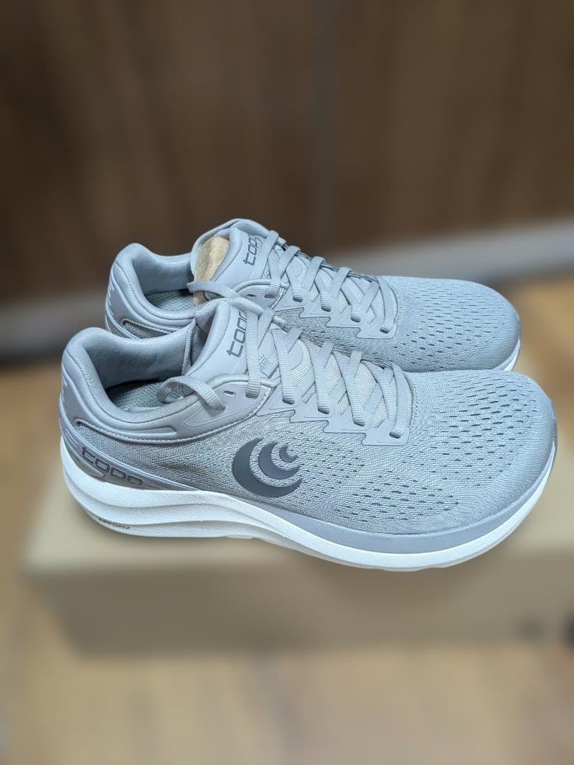 中*二様 Topo Athletic PHANTOM 3 26.5cm