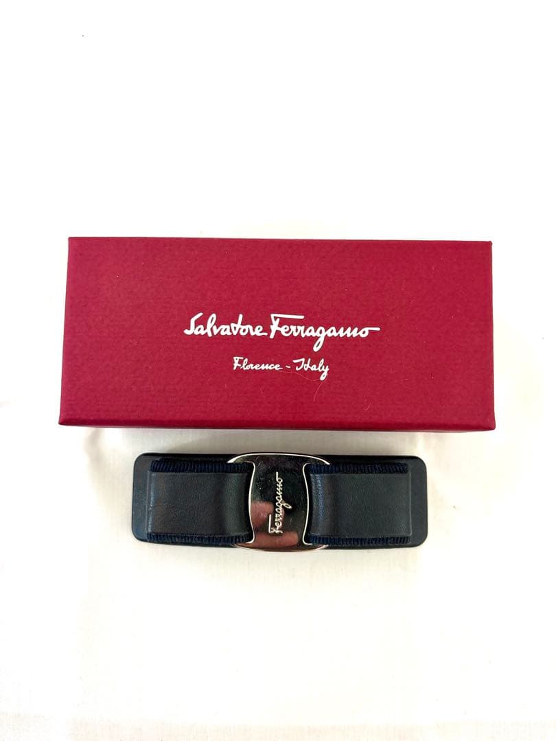 Salvatore Ferragamo ネイビー リボン バレッタ SalvatoreFerragamo サルヴァトーレフェラガモ ネイビー ヴァラリボン