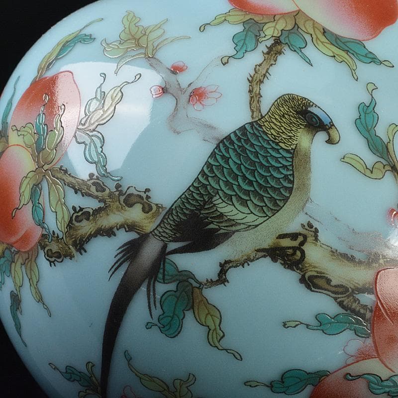 中国 大清乾隆年製 青磁釉 粉彩 鳥桃文 天球瓶 飾壷 V 5939C - メルカリ