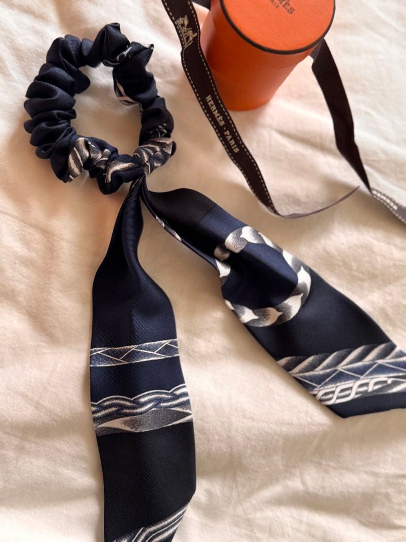 HERMÈS ネイビー シルク ヘアゴム ヘアゴム シルク ヘアアクセサリー おしゃれ シルク100% シルク