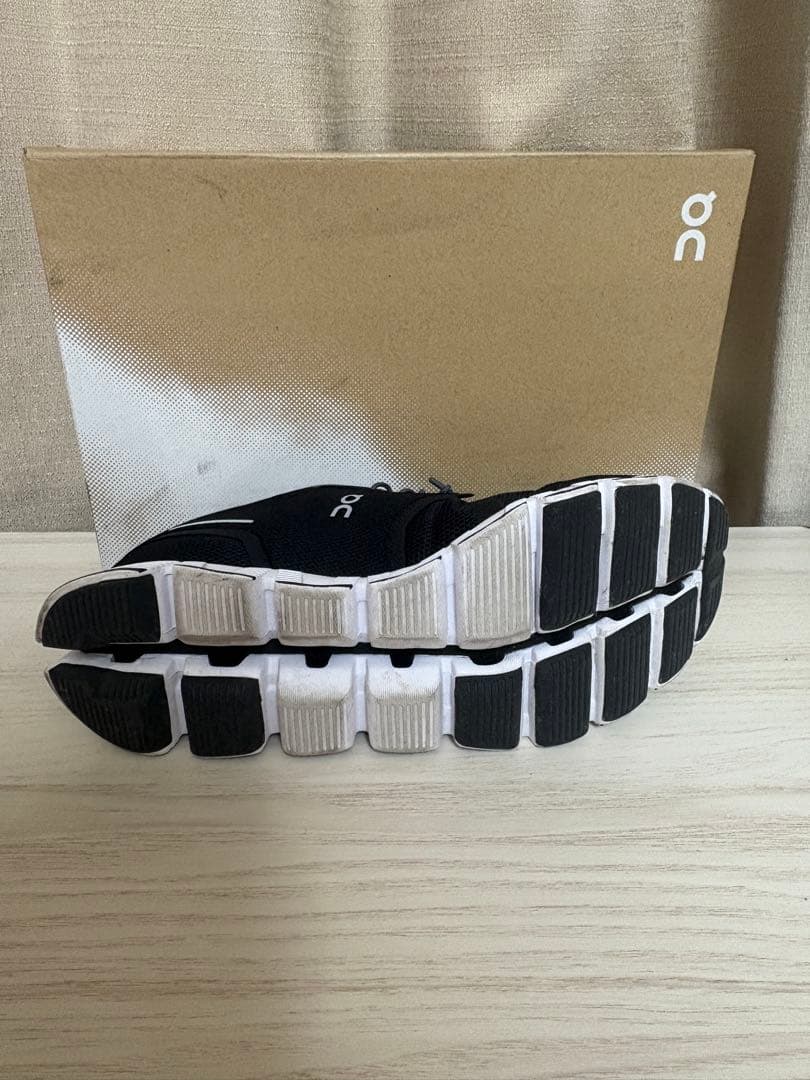 靴 On Cloud Black | White 26.5cm