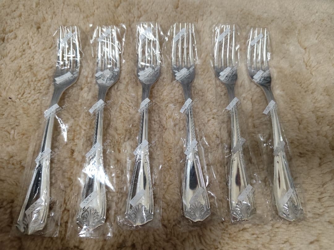 Saks ステンレス製フォーク 6本セット - メルカリ