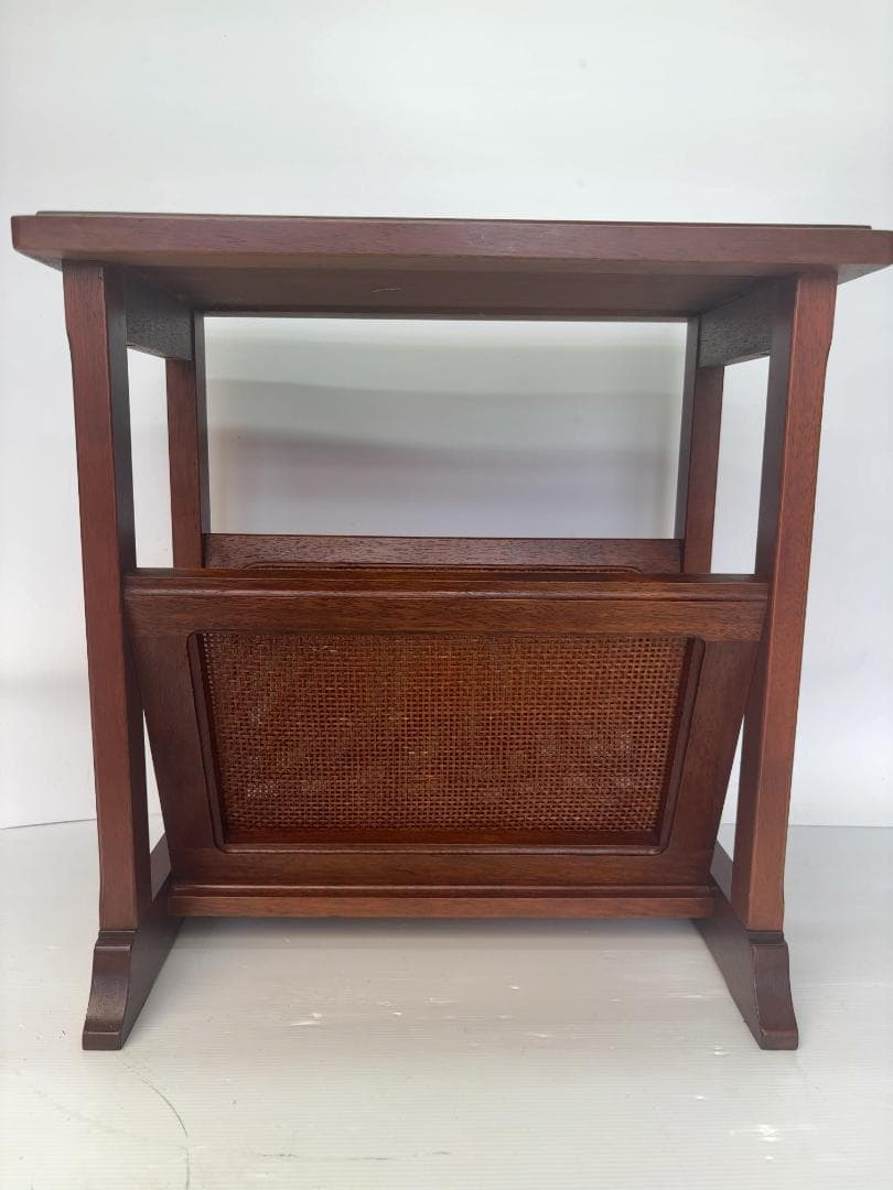 maruni 地中海シリーズ　ヴィンテージ マガジンラック 08c43 人気のmaruni(マルニ)の地中海シリーズのマガジンラックです