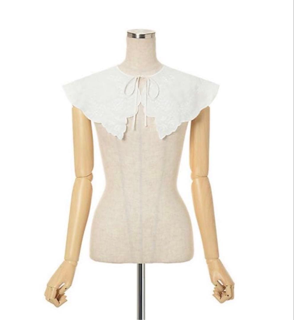 Mame Kurogouchi 2021AW つけ襟 ホワイト Mame Kurogouchi 2021年秋冬コレクション | パリ | 画像30枚 - FASHIONSNAP