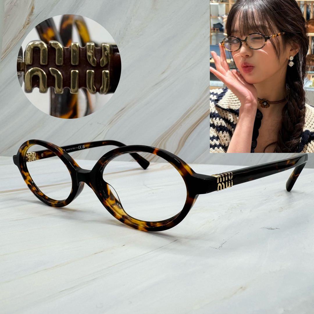 【ミュウミュウ】ウォニョン着用　 レンズなし　伊達メガネ べっこう柄　ロゴ ミュウミュウ】ウォニョン着用 レンズなし 伊達メガネ べっこう柄 ロゴ