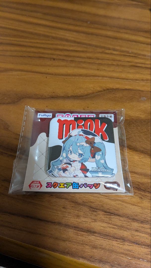 初音ミク×チロルチョコ スクエア缶バッジ - メルカリ