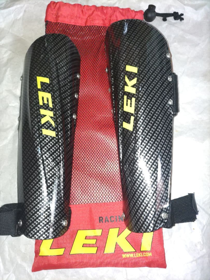 う*ん様 程度良好綺麗 LEKI レキ カーボン柄アームガード 楽天市場】25-26 LEKI レキ FORE ARM PROTECTOR CARBON 2.0 アーム