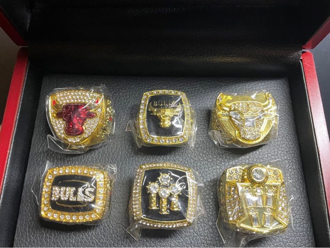 NBA シカゴブルズ　チャンピオン、メンズリングの木箱に記念アクセサリー 18K GP NBA シカゴブルズ マイケル ジョーダン チャンピオンリング