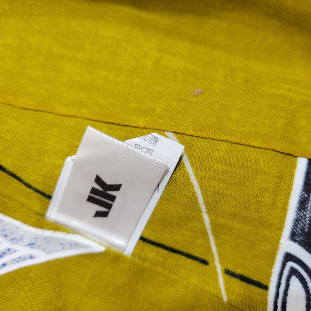 コシノジュンコ 蝶がインパクトある絵模様を見せる注染めの浴衣です