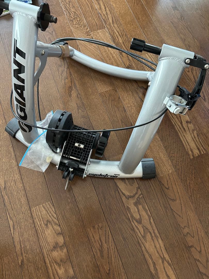 GIANT CYCLOTRON MAG2 トレーナー ローラー台 室内2時間使用 - メルカリ