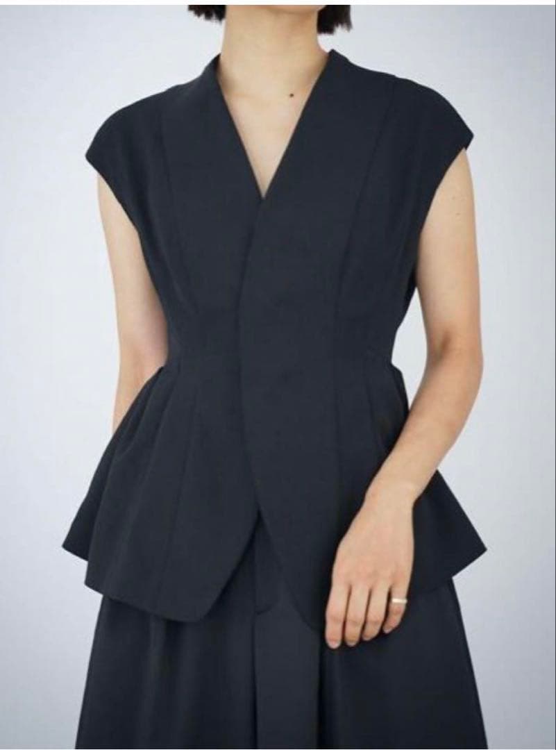 【にょむ様】SHE Tokyo Owen ブラックベスト サイズ0