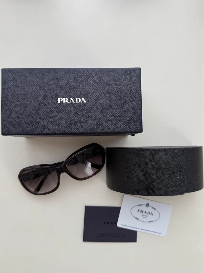 美品　PRADA プラダ　サングラス　ベッコウ　三角ロゴプレート PRADA プラダ サングラス 三角プレート 三角ロゴ ブラウン系 ケース