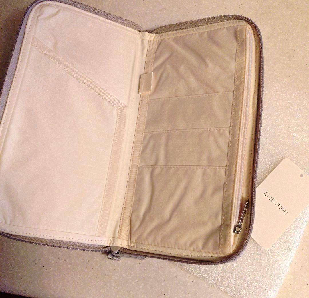 ひとりっぷ(R)×LeSportsac MASTER TRAVEL WALLET - メルカリ