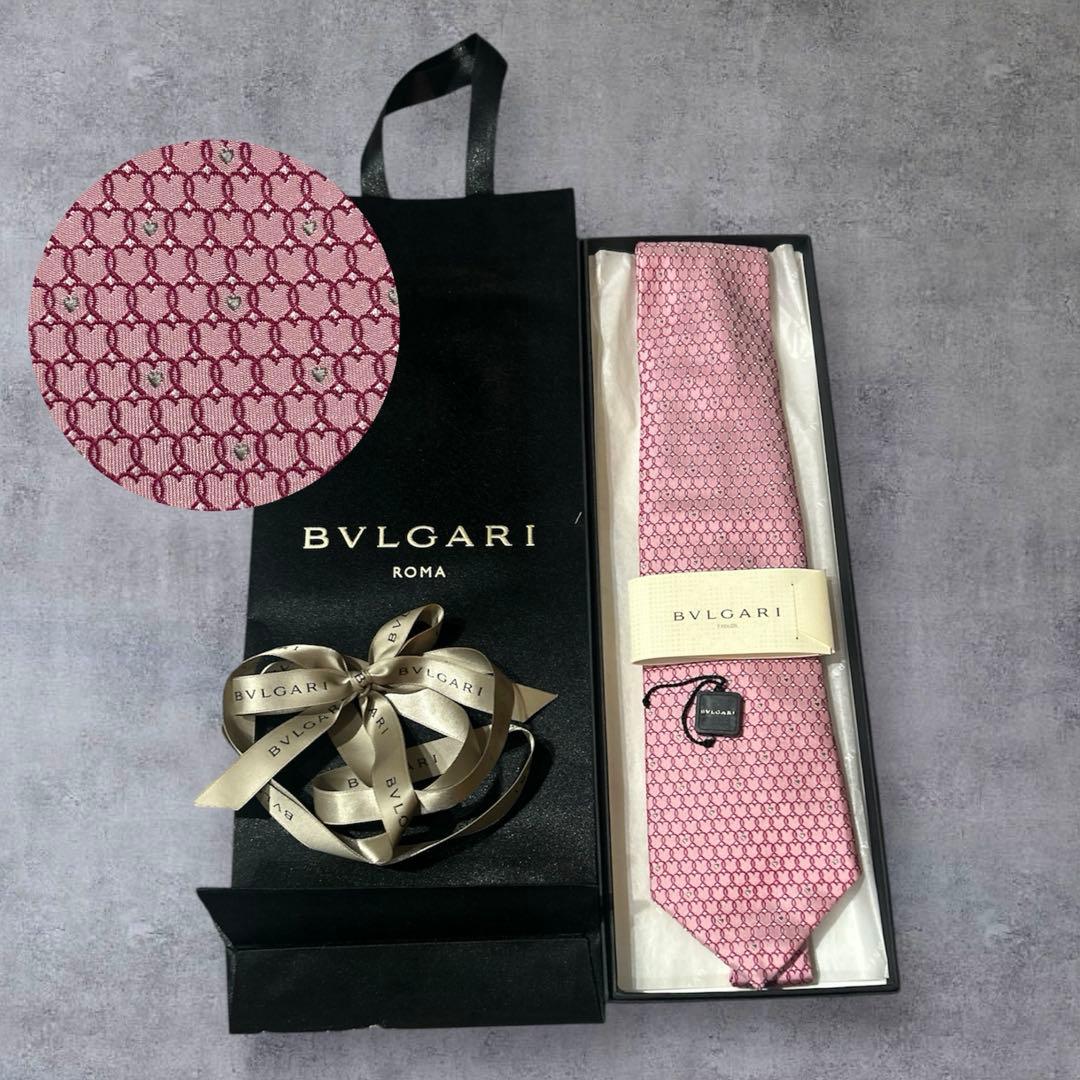 新品未使用　世界最高峰　ブルガリセッテピエゲ　ネクタイ 未使用꧂ブルガリ ネクタイ 総柄 幾何学模様 パレンテシ セッテピエゲ