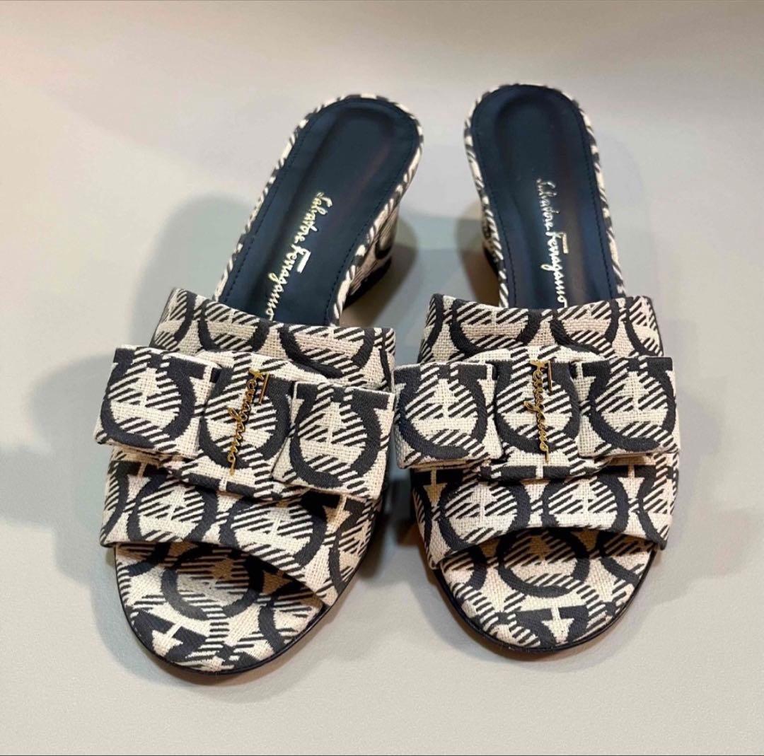 Ferragamo サンダル ガンチーニ viva 7D ミュール Sandal with Gancini ornament - Women | Ferragamo